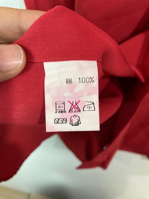 ISSEY MIYAKE（イッセイミヤケ）ISSEY MIYAKE (イッセイミヤケ) ボタンダウン半袖シャツ レッド サイズ:Lの古着・服飾アイテム