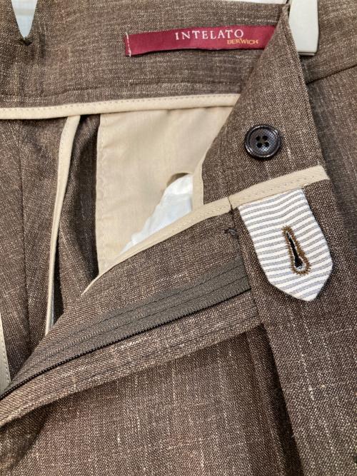 BERWICH（ベルウィッチ）BERWICH (ベルウィッチ) TOMYトミー LoroPiana ウールシルクリネンメランジ2プリーツテーパードパンツ ブラウン サイズ:50の古着・服飾アイテム