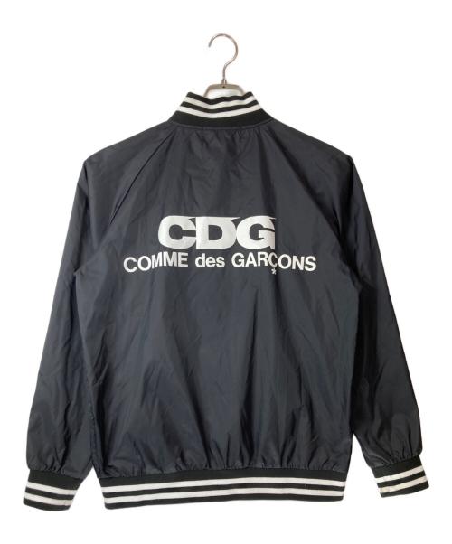 CDG（シーディージー）CDG (シーディージー) バックプリント ナイロンジャケット ブラック サイズ:Mの古着・服飾アイテム