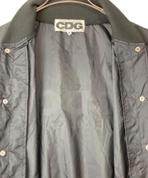 CDG（シーディージー）CDG (シーディージー) バックプリント ナイロンジャケット ブラック サイズ:Mの古着・服飾アイテム