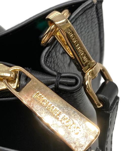 MICHAEL KORS（マイケルコース）MICHAEL KORS (マイケルコース) 2WAYショルダーバッグ/ショッパートート クロスボディ ミディアム - MKシグネチャー アイボリーの古着・服飾アイテム