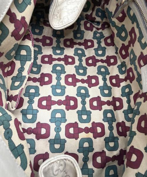GUCCI（グッチ）GUCCI (グッチ) ロゴプレートハンドバッグ ホワイトの古着・服飾アイテム