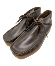CLARKS（クラークス）の古着「レザーワラビーブーツ」｜ブラウン