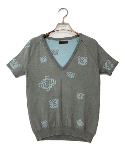 LOEWE（ロエベ）LOEWE (ロエベ) アナグラム柄半袖Vネックニット グレー×ブルー サイズ:Ｓの古着・服飾アイテム