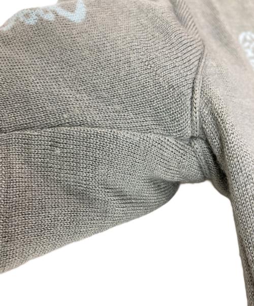 LOEWE（ロエベ）LOEWE (ロエベ) アナグラム柄半袖Vネックニット グレー×ブルー サイズ:Ｓの古着・服飾アイテム