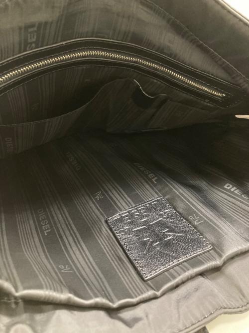 DIESEL（ディーゼル）DIESEL (ディーゼル) メッセンジャーバッグ ブラックの古着・服飾アイテム