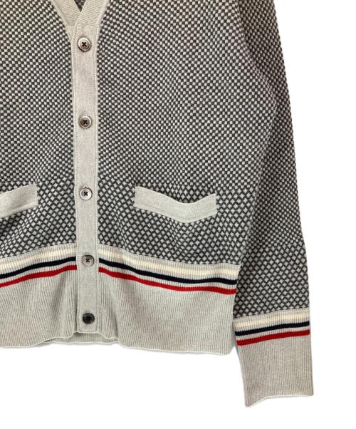 BROOKS BROTHERS BLACK FLEECE（ブルックスブラザーズ ブラックフリース）BROOKS BROTHERS BLACK FLEECE (ブルックスブラザーズ ブラックフリース) カシミア混 トリコロールストライプカーディガン グレー サイズ:BB2の古着・服飾アイテム