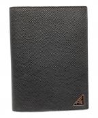 PRADAプラダ）の古着「サフィアーノトライアングルパスポートホルダー」｜ブラック