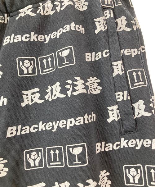 BlackEyePatch（ブラックアイパッチ）BlackEyePatch (ブラックアイパッチ) HANDLE WITH CARE SWEAT PANTS ブラック サイズ:Ｍの古着・服飾アイテム