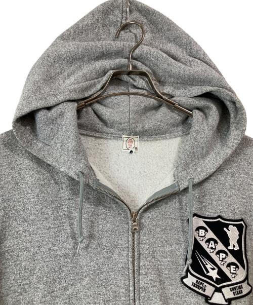 A BATHING APE（アベイシングエイプ）A BATHING APE (アベイシングエイプ) エンブレムワッペンジップパーカー グレー サイズ:Ｌの古着・服飾アイテム