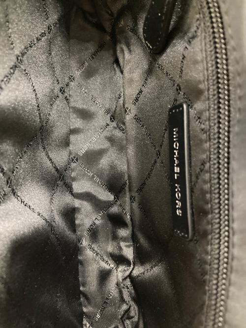 MICHAEL KORS（マイケルコース）MICHAEL KORS (マイケルコース) KHAIナイロンショルダーバッグ ブラックの古着・服飾アイテム