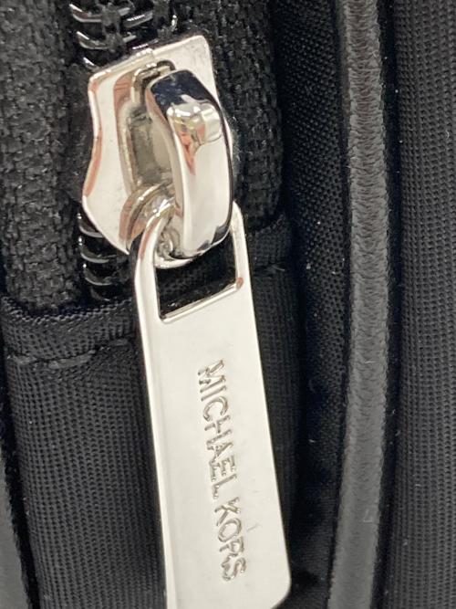 MICHAEL KORS（マイケルコース）MICHAEL KORS (マイケルコース) KHAIナイロンショルダーバッグ ブラックの古着・服飾アイテム