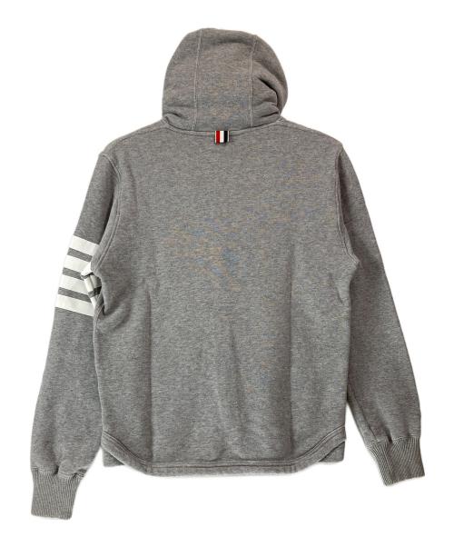 Thom Browne（トムブラウン）Thom Browne (トムブラウン) 4BAR ボタンフーディ- グレー サイズ:Ｌ　の古着・服飾アイテム