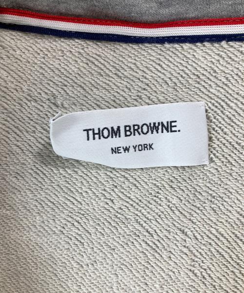 Thom Browne（トムブラウン）Thom Browne (トムブラウン) 4BAR ボタンフーディ- グレー サイズ:Ｌ　の古着・服飾アイテム