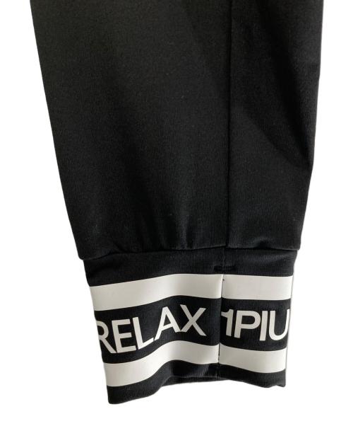 1PIU1UGUALE3 RELAX（ウノピゥウノウグァーレトレ リラックス）1PIU1UGUALE3 RELAX (ウノピゥウノウグァーレトレ リラックス) ヘムロゴラッシュガードフーディー ブラック サイズ:Ｌ　の古着・服飾アイテム