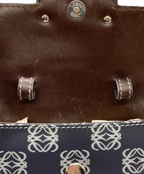 LOEWE（ロエベ）LOEWE (ロエベ) アナグラム総柄PVCショルダーバッグ ネイビーの古着・服飾アイテム