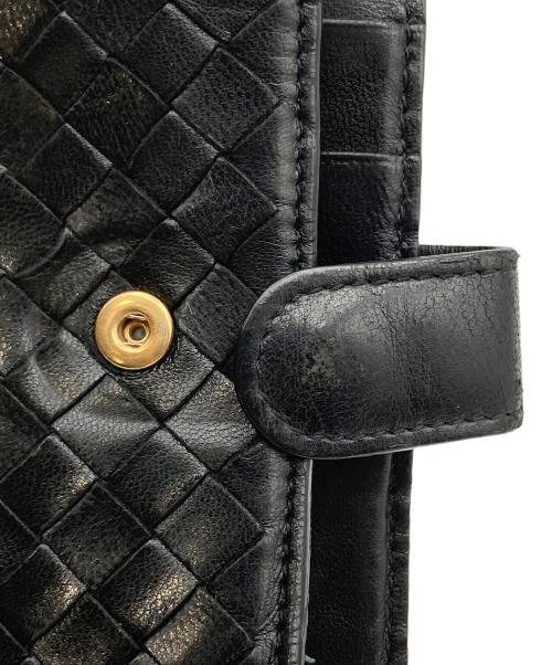 BOTTEGA VENETA（ボッテガベネタ）BOTTEGA VENETA (ボッテガベネタ) イントレチャート二つ折り財布 ブラックの古着・服飾アイテム