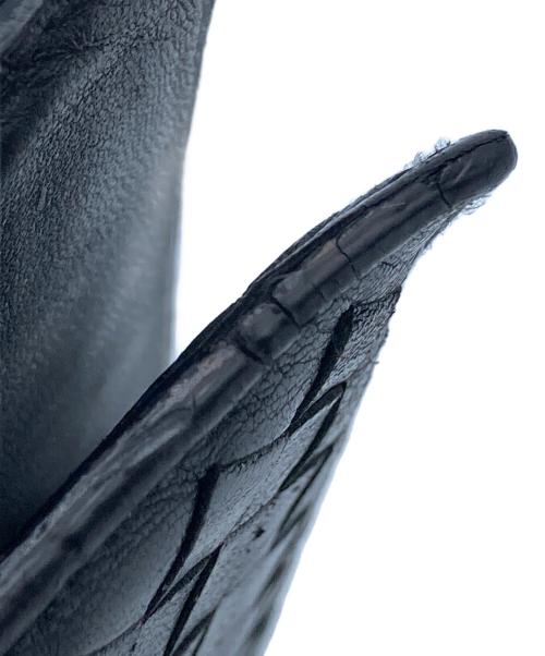 BOTTEGA VENETA（ボッテガベネタ）BOTTEGA VENETA (ボッテガベネタ) イントレチャート二つ折り財布 ブラックの古着・服飾アイテム