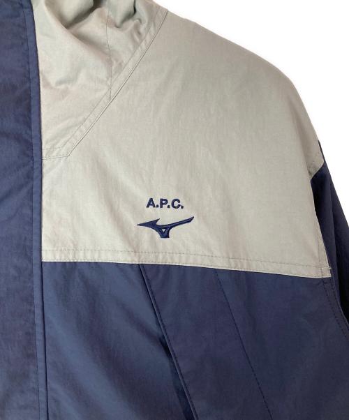 A.P.C.（アーペーセー）A.P.C. (アーペーセー) MIZUNO (ミズノ) ウォーターリパレントマウンテンジャケット ネイビー×グレー サイズ:Lの古着・服飾アイテム