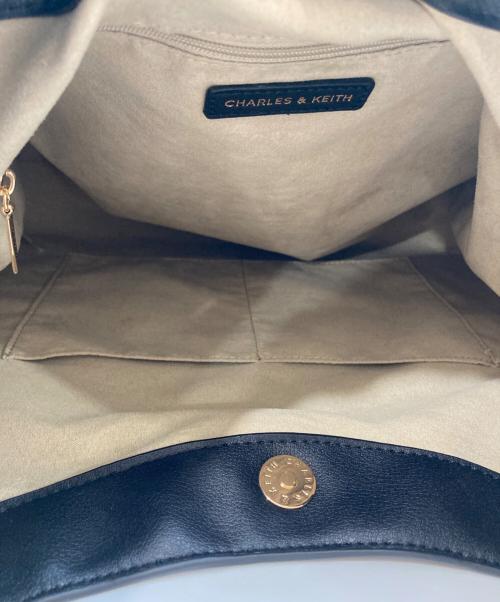 CHARLES & KEITH（チャールズアンドキース）CHARLES & KEITH (チャールズアンドキース) Aislin Hobo Bag/アシュリン ホーボーバッグ ブラック 未使用品の古着・服飾アイテム