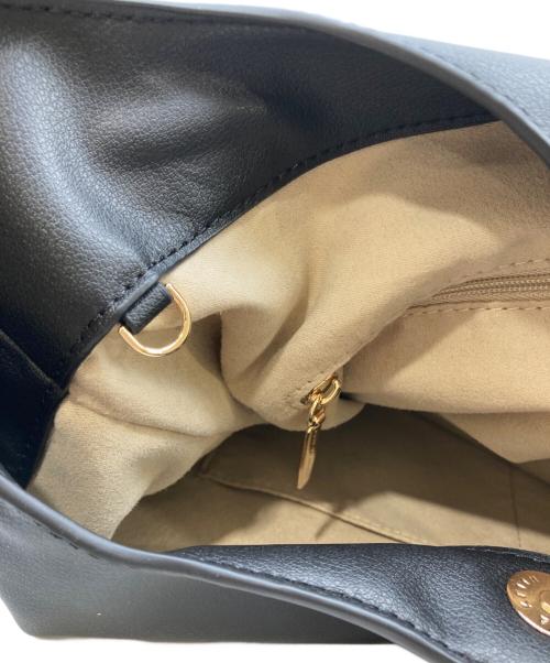 CHARLES & KEITH（チャールズアンドキース）CHARLES & KEITH (チャールズアンドキース) Aislin Hobo Bag/アシュリン ホーボーバッグ ブラック 未使用品の古着・服飾アイテム