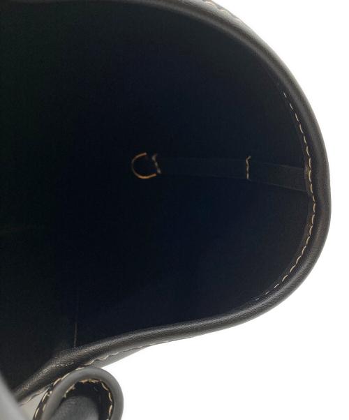 CHARLES & KEITH（チャールズアンドキース）CHARLES & KEITH (チャールズアンドキース) Lyla/ライラ チューブラスラウチートートバッグ(XL) ブラック 未使用品の古着・服飾アイテム