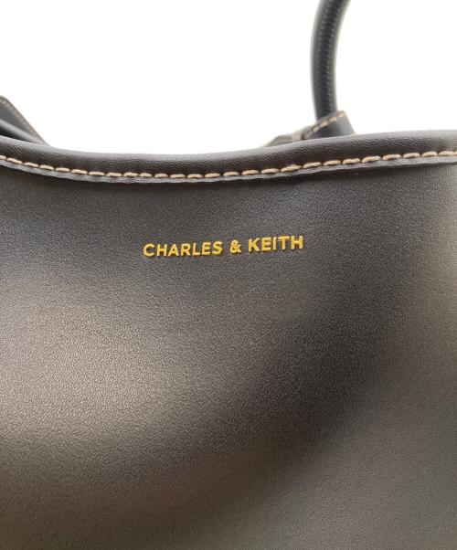 CHARLES & KEITH（チャールズアンドキース）CHARLES & KEITH (チャールズアンドキース) Lyla/ライラ チューブラスラウチートートバッグ(XL) ブラック 未使用品の古着・服飾アイテム