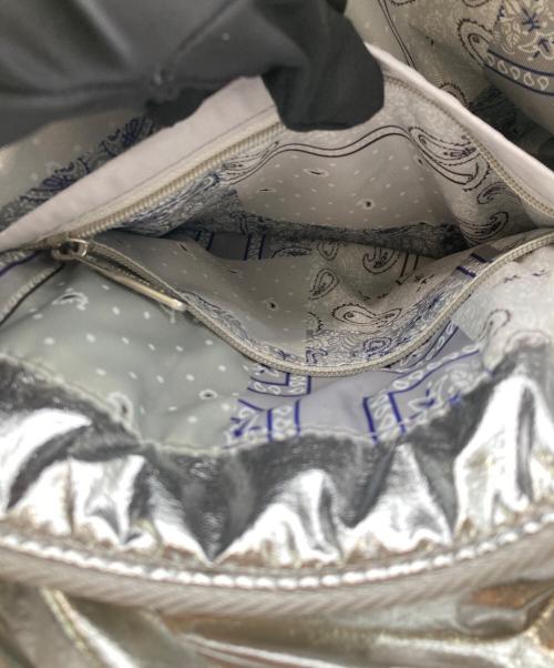 LeSportsac（レスポートサック）LeSportsac (レスポートサック) PUFFY BACKPACK シルバーの古着・服飾アイテム