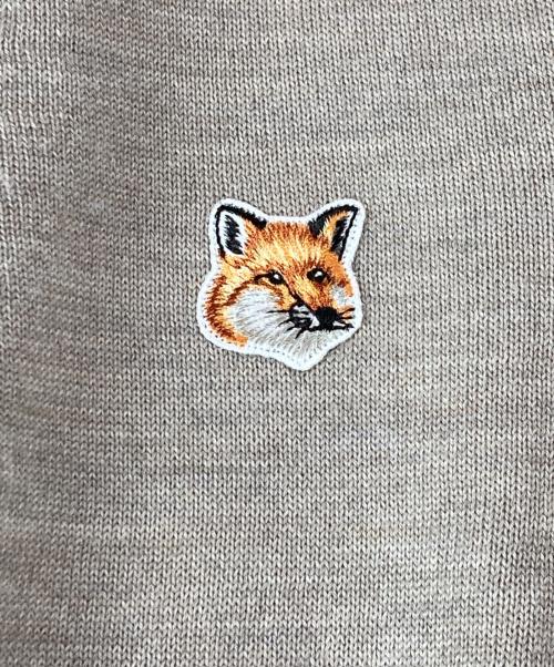 maison kitsune（メゾンキツネ）MAISON KITSUNE (メゾンキツネ) FOX HEAD PATCH CLASSIC CARDIGAN ベージュ サイズ:Mの古着・服飾アイテム