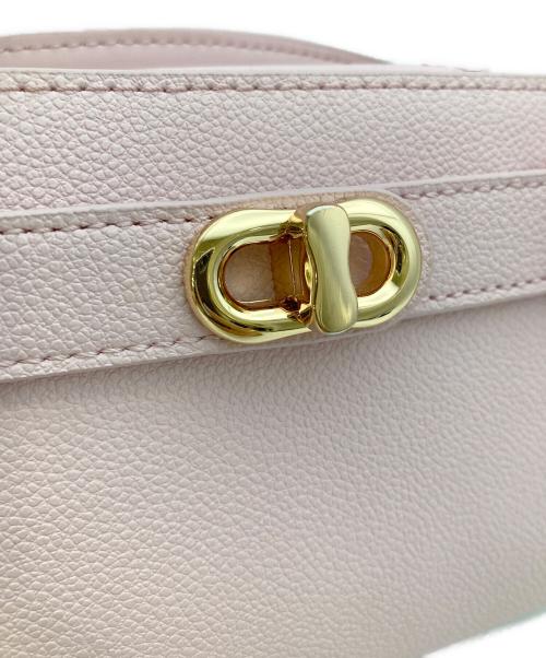 CHARLES & KEITH（チャールズアンドキース）CHARLES & KEITH (チャールズアンドキース) ブリエル クロックエフェクトトップハンドルバッグ ピンクの古着・服飾アイテム
