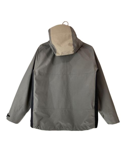 JJJJound（ジョウンド）JJJJound (ジョウンド) DESCENTE (デサント) HARD SHELL JACKET/ ハードシェルジャケット グレー×ベージュ サイズ:Ｌの古着・服飾アイテム