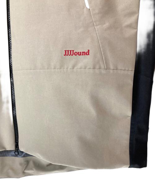JJJJound（ジョウンド）JJJJound (ジョウンド) DESCENTE (デサント) HARD SHELL JACKET/ ハードシェルジャケット グレー×ベージュ サイズ:Ｌの古着・服飾アイテム