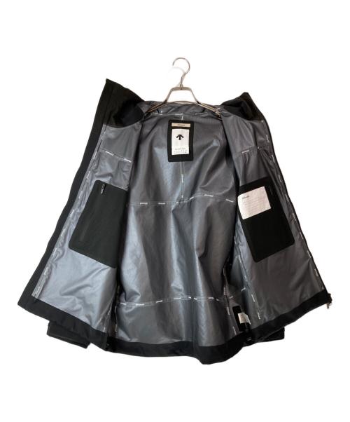 JJJJound（ジョウンド）JJJJound (ジョウンド) DESCENTE (デサント) HARD SHELL JACKET /ハードシェルジャケット ブラック サイズ:Ｌの古着・服飾アイテム