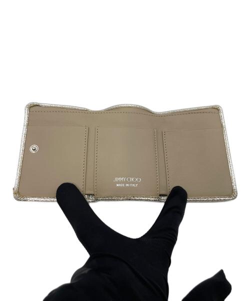 JIMMY CHOO（ジミーチュウ）JIMMY CHOO (ジミーチュウ) スタースタッズ三つ折り財布 シルバーの古着・服飾アイテム