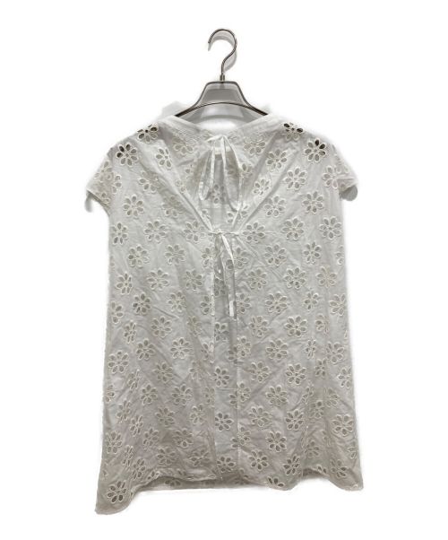 TOMORROW LAND collection（トゥモローランドコレクション）TOMORROW LAND collection (トゥモローランドコレクション) アイレットフラワー フレンチスリーブチュニックブラウス ホワイト サイズ:36の古着・服飾アイテム