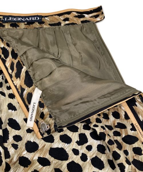 LEONARD（レオナール）LEONARD (レオナール) レオパードスカート ベージュ サイズ:66~69の古着・服飾アイテム