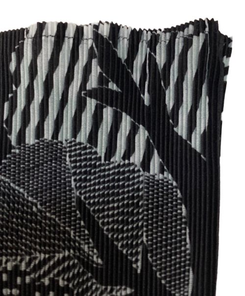 PLEATS PLEASE（プリーツプリーズ）PLEATS PLEASE (プリーツプリーズ) FOREST TREE CAPE BORERO ブラック サイズ:Freeの古着・服飾アイテム