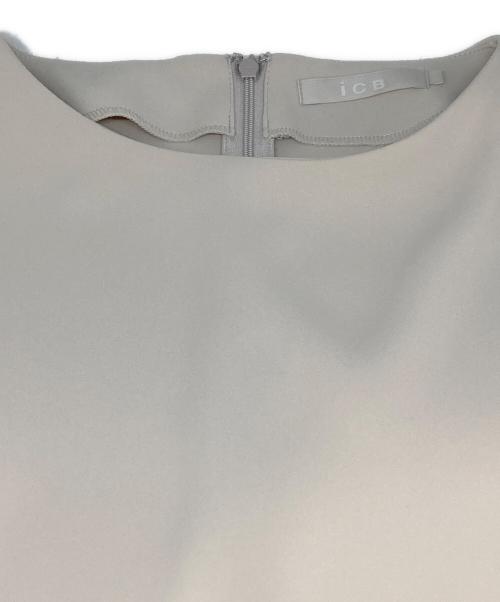 icB（アイシービー）icB (アイシービー) ライトダブルクロスペプラムブラウス ベージュ サイズ:Mの古着・服飾アイテム