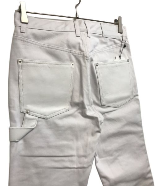 JOHN LAWRENCE SULLIVAN（ジョン ローレンス サリバン）JOHN LAWRENCE SULLIVAN (ジョン ローレンス サリバン) LEATHER PATCH DENIM ホワイト サイズ:44の古着・服飾アイテム