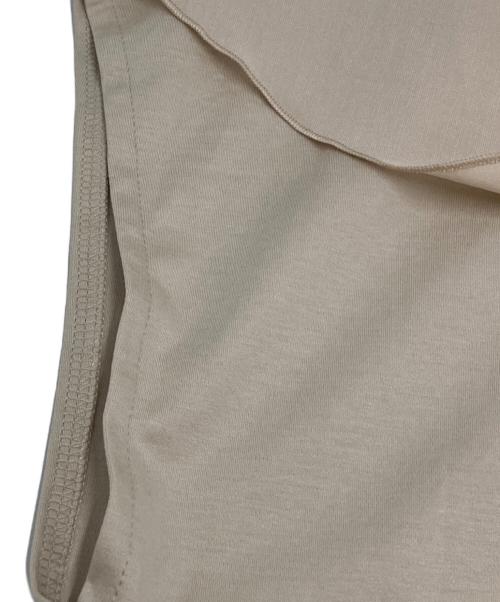 23区（ニジュウサンク）23区 (ニジュウサンク) シアーフリルジャージーラッフルカットソー ベージュ サイズ:Mの古着・服飾アイテム