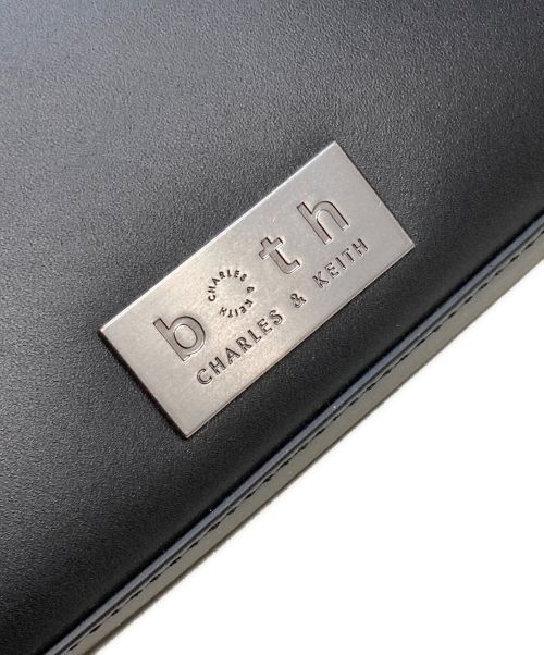 CHARLES & KEITH（チャールズアンドキース）CHARLES & KEITH (チャールズ＆キース) both (ボース) ジュールレザーチェーンエンベリッシュドバッグ ブラックの古着・服飾アイテム