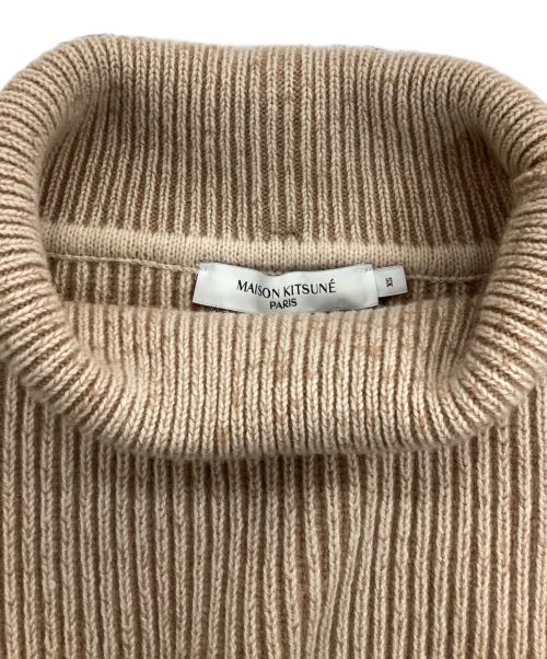 maison kitsune（メゾンキツネ）MAISON KITSUNE (メゾンキツネ) RIBBED PULLOVER ベージュ サイズ:XSの古着・服飾アイテム