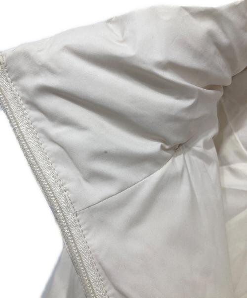 UNTITLED（アンタイトル）UNTITLED (アンタイトル) フード付きダウンベスト ホワイト サイズ:2LTの古着・服飾アイテム