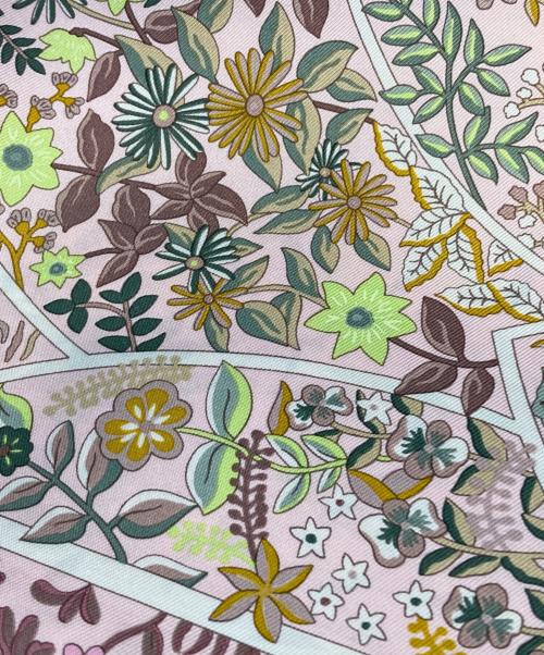 HERMES（エルメス）HERMES (エルメス) カレ90 Fleurs de Giverny ライトピンク/ピンク サイズ:89×89の古着・服飾アイテム