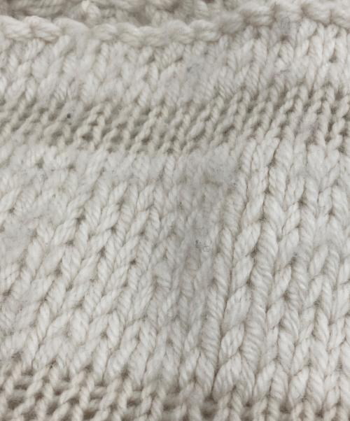 MAYDI（マイディ）MAYDI (マイディ) ハンドメイドボリュームスリーブショートニット アイボリー サイズ:XSの古着・服飾アイテム