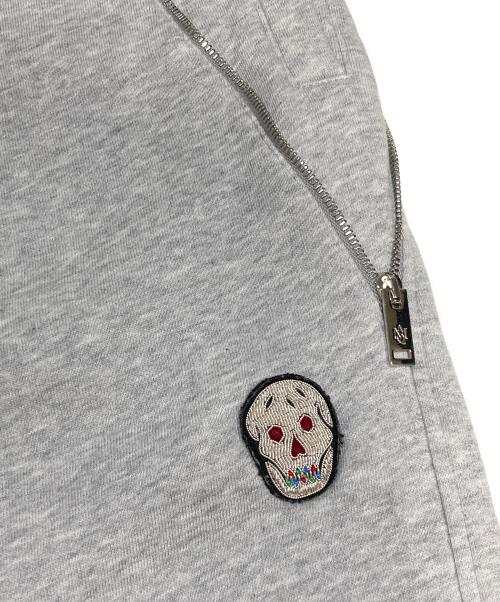 ALEXANDER McQUEEN（アレキサンダーマックイーン）ALEXANDER McQUEEN (アレキサンダーマックイーン) スカルワッペンスウェットパンツ グレー サイズ:Sの古着・服飾アイテム