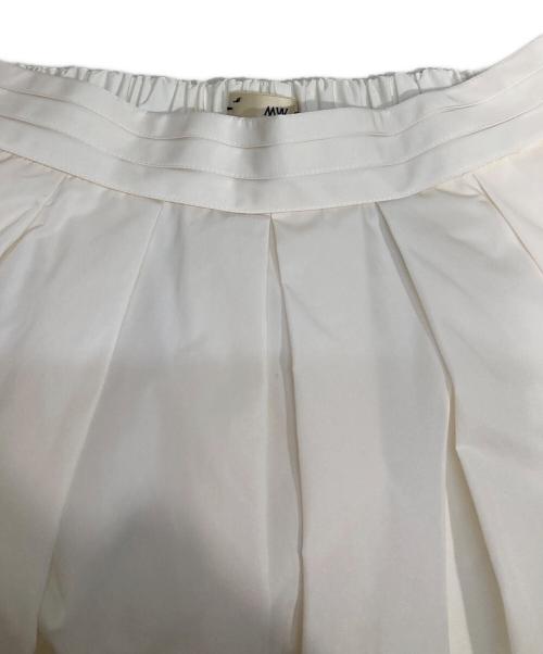 MW（エムダブリュー）MW (エムダブリュー) TAFFETA TUCK VOLUME SKIRT アイボリー サイズ:S (36)の古着・服飾アイテム