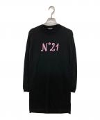 N°21ヌメロヴェントゥーノ）の古着「ロゴ刺繍ニットワンピース」｜ブラック