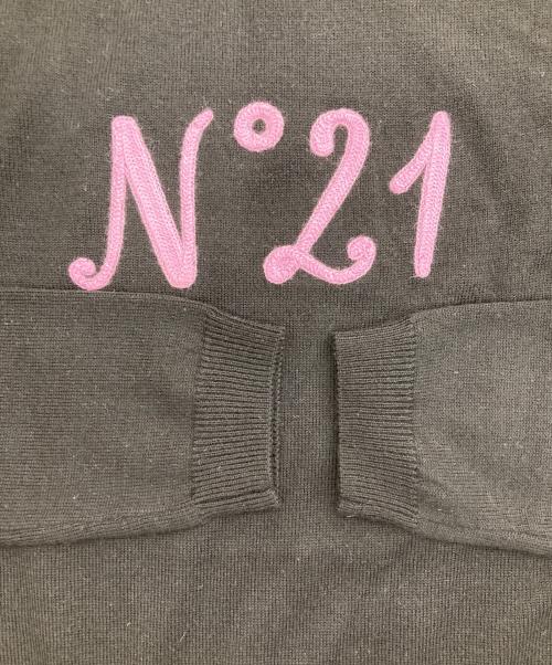 N°21（ヌメロヴェントゥーノ）N°21 (ヌメロヴェントゥーロ) ロゴ刺繍ニットワンピース ブラック サイズ:Sの古着・服飾アイテム