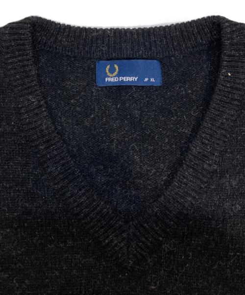 FRED PERRY（フレッドペリー）FRED PERRY (フレッドペリー) Vネックニット ブラック サイズ:XLの古着・服飾アイテム